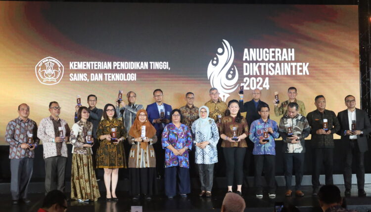 Silver Winner di Anugerah Diktisaintek 2024, Bukti Komitmen Universitas BSI pada Pendidikan Tinggi