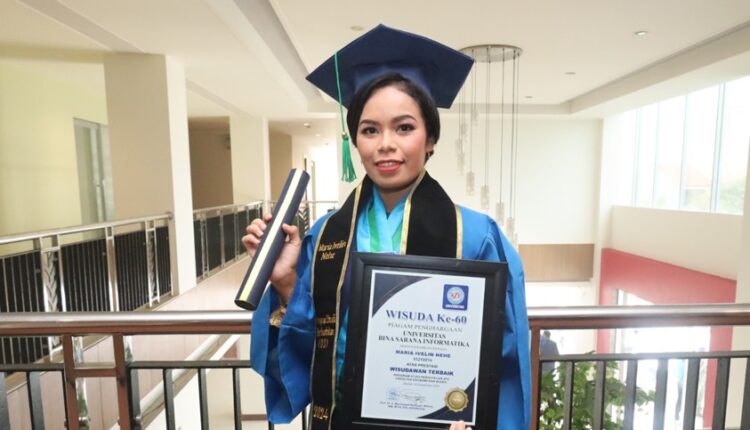 Jauh dari Flores, Maria Ivelin Nehe: Mahasiswa Perantau Jadi Bintang di Wisuda ke-60 BSI