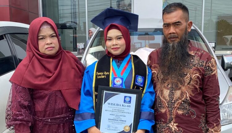 Perjalanan Inspiratif Wisudawati Universitas BSI, Orang Tua Ungkapkan Kebanggaan Mendalam atas Pencapaian Sang Anak