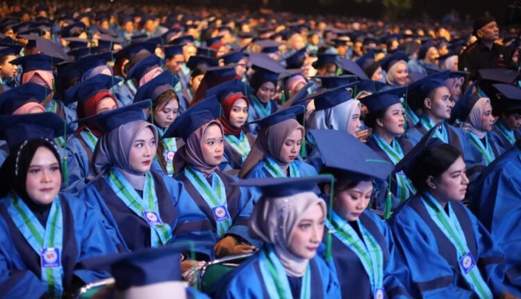 Spektakuler! 5.792 Lulusan Universitas BSI Raih Puncak Prestasi dalam Wisuda Meriah, Dihiasi Penampilan Artis Papan Atas!