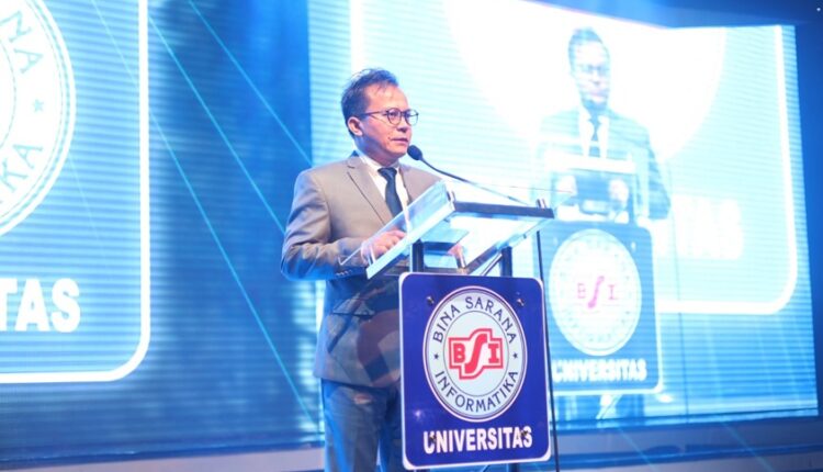 Menjadi Agen Perubahan! Kepala LLDikti Wilayah III Serukan Wisudawan Universitas BSI 2024 untuk Berkarya dan Berinovasi