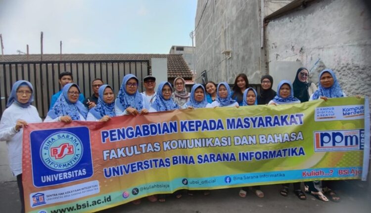 Dosen Universitas BSI Berikan Pelatihan Media Sosial TikTok Sebagai Alat Promosi bagi Ibu-Ibu Kp. Lio Jakarta Timur