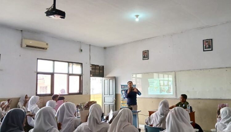 Universitas BSI Kampus Tangerang Ajarkan Editing Video Kreatif untuk Siswa SMK Bhakti Pertiwi