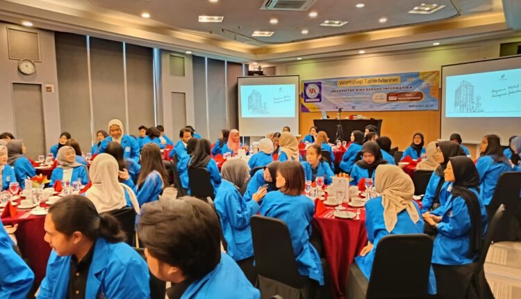 Menuju Karir Profesional! Universitas BSI Gelar Pelatihan Table Manner Kolaborasi dengan Asyana Hotel Kemayoran