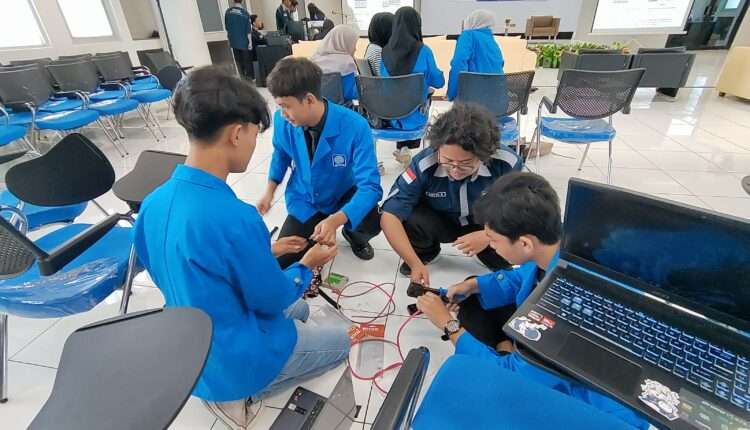 Menguasai Jaringan Komputer: HMTI Universitas BSI Gelar Workshop dengan Fokus pada Cisco dan Mikrotik