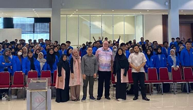 Lembaga Bahasa UBSI Sukses Gelar Seminar TOEFL