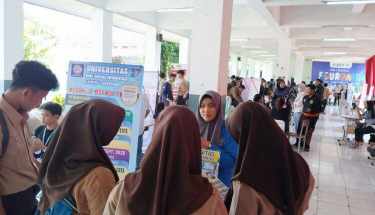 UBSI Banjir Peminat di Four Fair SMKN 4 Kota Tangerang, Siswa Berebut Informasi Kampus dan Beasiswa!