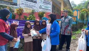 BSI Explore 2025 Berikan Bantuan Buku dan Alat Tulis untuk SD Panggung Jaya