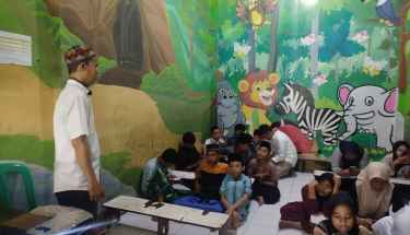 Dosen Universitas BSI Berikan Pelatihan Transformasi Kreatif AI dalam Pembuatan Gambar Inovatif bagi Anak Asuh Yayasan As-Syamsuriah
