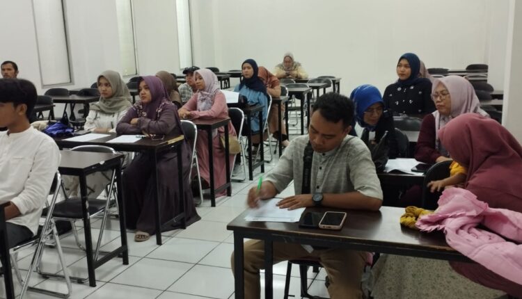 Dosen Prodi Informatika UBSI Pelatihan Pemanfaatan Teknologi ChatGPT Dalam Dunia Pendidikan