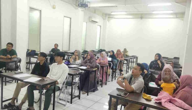 Dosen UBSI Adakan Penyuluhan Digitalpreneur untuk Mendukung Peningkatan Ekonomi dan Keberlanjutan Usaha di Pengurus RT 05 RW 02 Kelurahan Rawa Mekar Jaya, Serpong