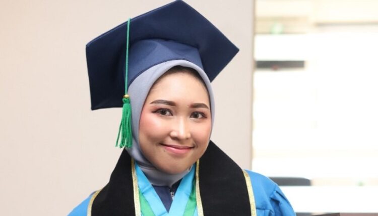 Wisudawan Terbaik UBSI Belajar SKS Tapi Serius di Kelas, Siti Sofia Buktikan Bahwa Cara Belajar Itu Personal