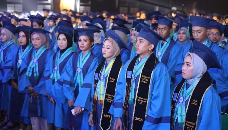 Wisuda ke-61 UBSI Penuh Sukacita dan Haru Jadi Bukti Perjuangan Tak Kenal Lelah Para Wisudawan