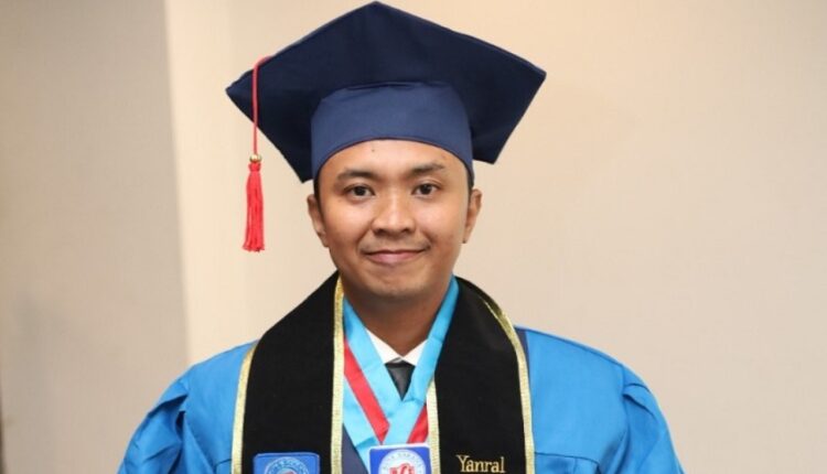 Yanral Apdy, Wisudawan UBSI dengan IPK 4.00 Buktikan Kerja Keras Tak Pernah Mengkhianati Hasil