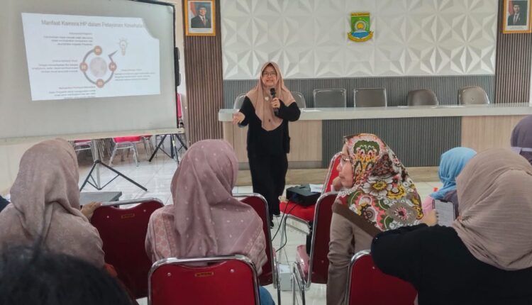 Dosen UBSI Berikan Pelatihan Optimalisasi Kamera Smartphone untuk Kader Posyandu di Ciledug