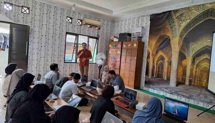 Dosen UBSI Berikan Pelatihan Pembuatan Website E-Commerce Berbasis AI kepada Warga Mampang