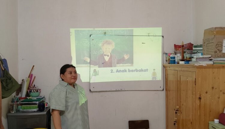 Dosen UBSI Berikan Edukasi Pemanfaatan Open AI bagi Wali Murid di Workshop Kazama Tambun