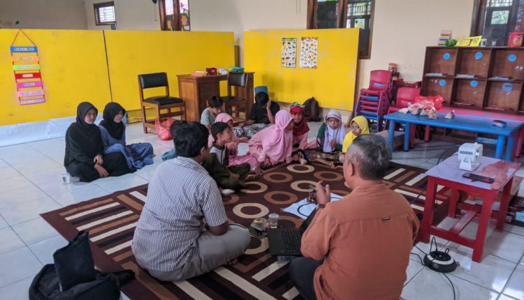 Robotik Jadi Mainan Edukatif: Dosen UBSI Bawa Teknologi ke TPA Ibnu Salam Depok