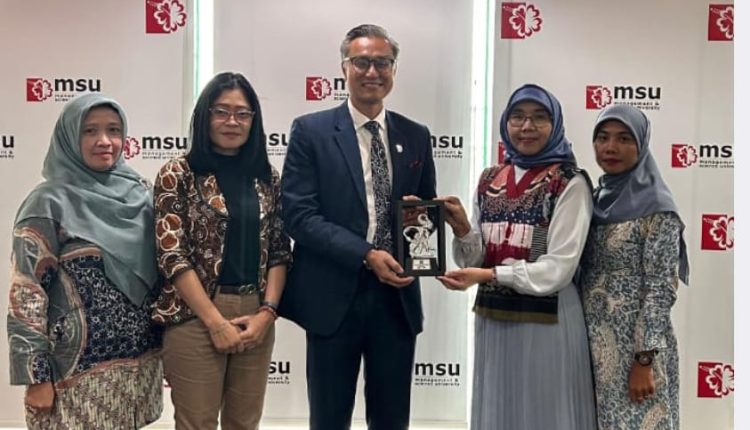 kunjungan akademik