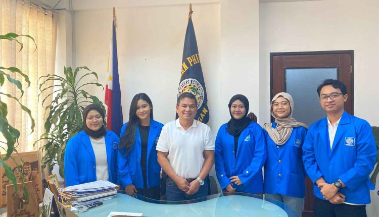 lima mahasiswa