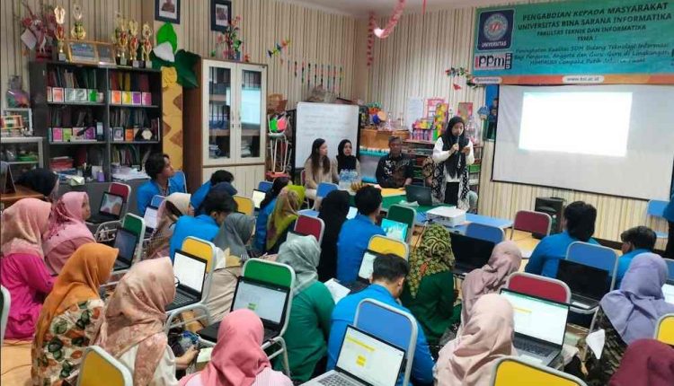 Dosen dan Mahasiswa UBSI Berikan Pelatihan Microsoft Excel untuk Tingkatkan Kapasitas SPS Mawar Indah Jakarta Pusat