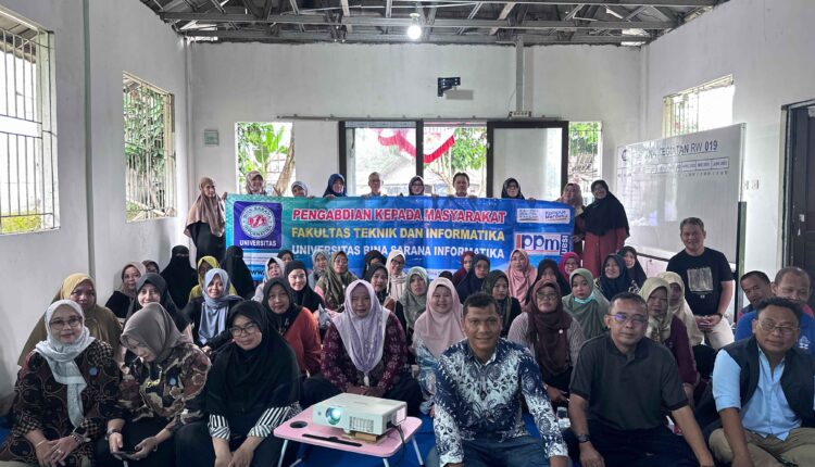 Dosen UBSI Berikan Pelatihan Desain Digital kepada UMKM RW 19 Cibinong Asri