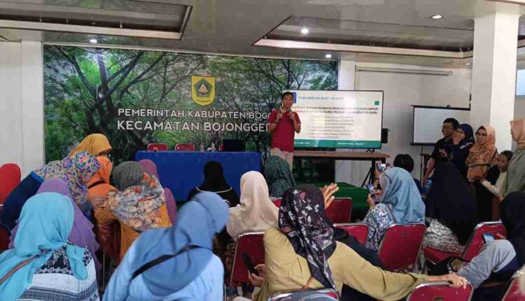 Dosen Universitas BSI Gelar Pelatihan Desain Promosi untuk UMKM Bojong Baru