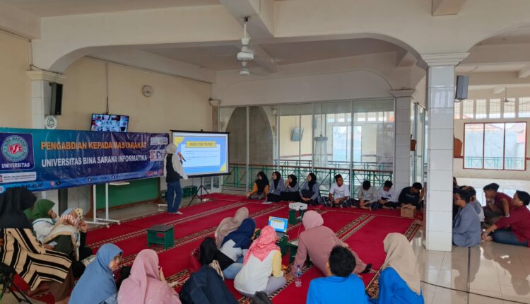 Dosen UBSI Tingkatkan Kepercayaan Diri Remaja Masjid Lewat Pelatihan Creative English Learning