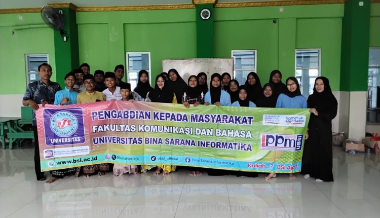 Dosen UBSI Berikan Pelatihan Menulis Email Bahasa Inggris di TPI Daarul Faiziin