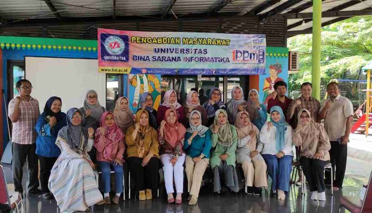 Dosen FEB UBSI Gelar Pelatihan Pemanfaatan WPS Office dan Google Drive bagi Kader PKK RW 002 Cibubur