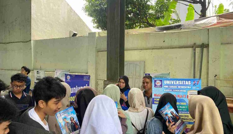 Edufair Vibes! UBSI & Guru SMKN 72 Kompak Dukung Pilihan Kampus Siswa