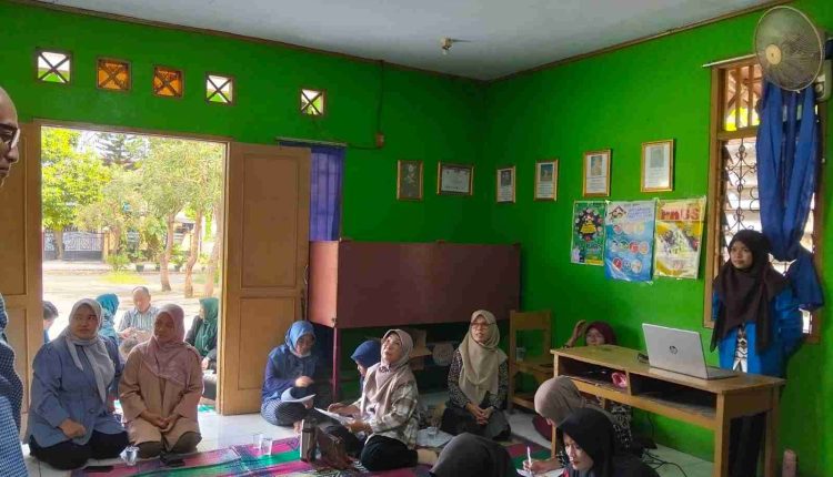Dosen UBSI Berikan Pelatihan Personal Branding untuk Anggota Posyandu di Tambun Selatan
