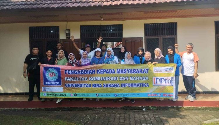 Dosen Universitas BSI Berikan Pelatihan Pembuatan Stiker Konten Produk Menggunakan AI Kepada Warga Pekayon Jaya, Bekasi