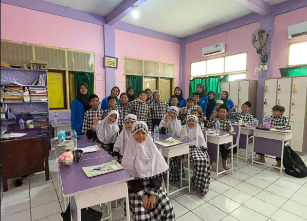 Mahasiswa UBSI Kaliabang Edukasi Siswa SDIT Nurul Qolbi tentang Makna Persatuan Indonesia