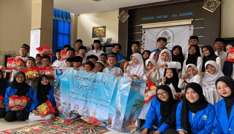 Mahasiswa UBSI Kampus Digital Kreatif membuka kegiatan pengabdian masyarakat di Rumah Yatim Al-Khoir, Bekasi.