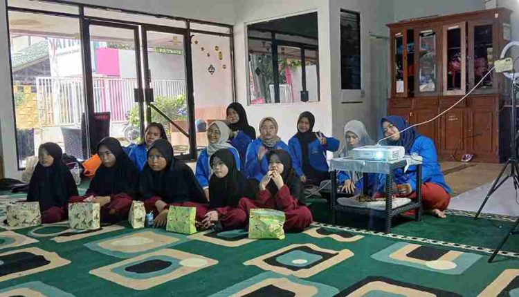 Berbagi Ilmu, Dosen UBSI Latih Masyarakat dalam Pelatihan Kreatif dan Produktif