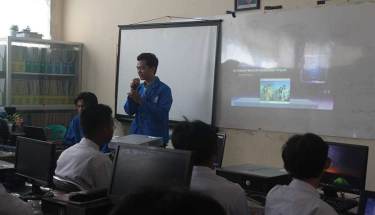 Pentingnya AI dan Microsoft Word: Mahasiswa UBSI Buka Jendela Peluang bagi Siswa SMK Ekuin Pangeran Jayakarta