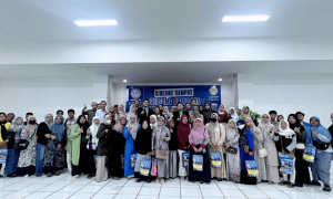 Orang tua mahasiswa Universitas BSI Tasikmalaya menghadiri acara Bincang Kampus Bersama Orang Tua (BKOT) 2025 di aula kampus.