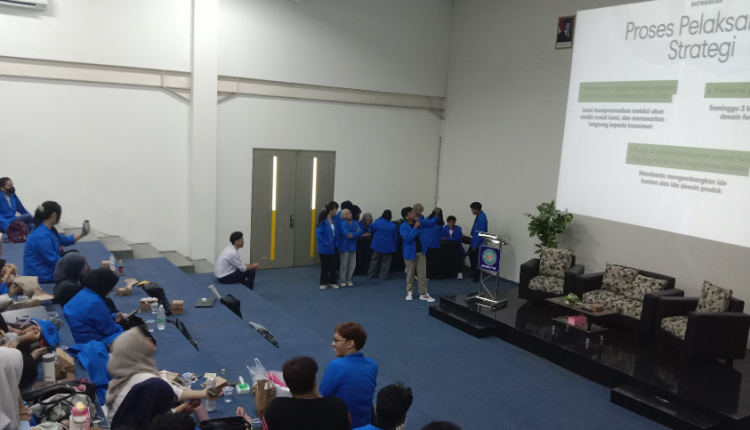 Mahasiswa Ilmu Komunikasi UBSI Cengkareng mengikuti workshop strategi branding digital secara interaktif di Aula UBSI Cengkareng.