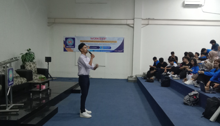 "Praktisi komunikasi digital Risang memberikan pemaparan strategi brand image kepada mahasiswa Ilmu Komunikasi UBSI di Aula Kampus Cengkareng.