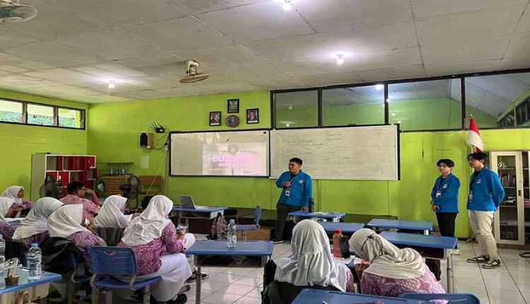 Strategi Adaptif Era Digital: UBSI Kampus Bogor Bekali Siswa SMA Kornita IPB dengan Keterampilan Visualisasi Data Power BI
