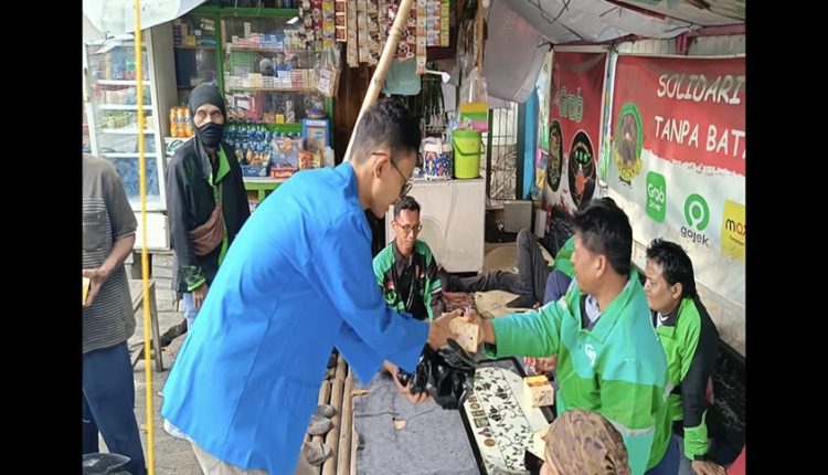 Mahasiswa UBSI Tebar Semangat Gotong Royong Lewat Aksi Berbagi