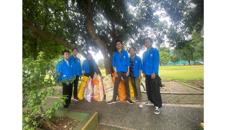 Gotong Royong Wujud Kepedulian Sosial: Mahasiswa UBSI Bersama Warga Batan Indah