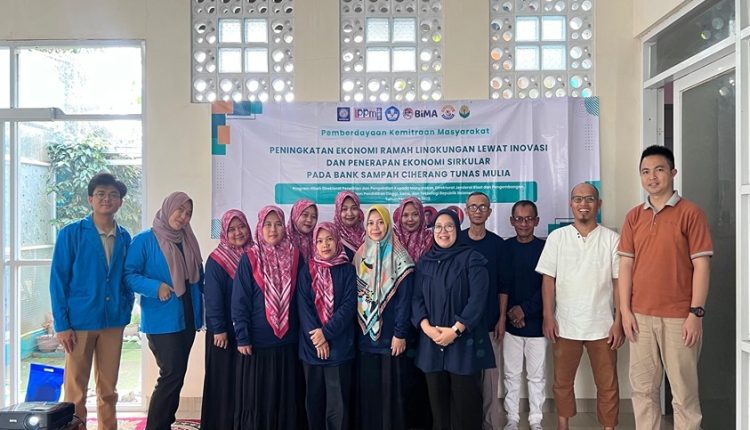 Bank Sampah Tunas Mulia Ciherang Gelar Pelatihan Digitalisasi dan Daur Ulang Bersama UBSI Kampus Tasikmalaya