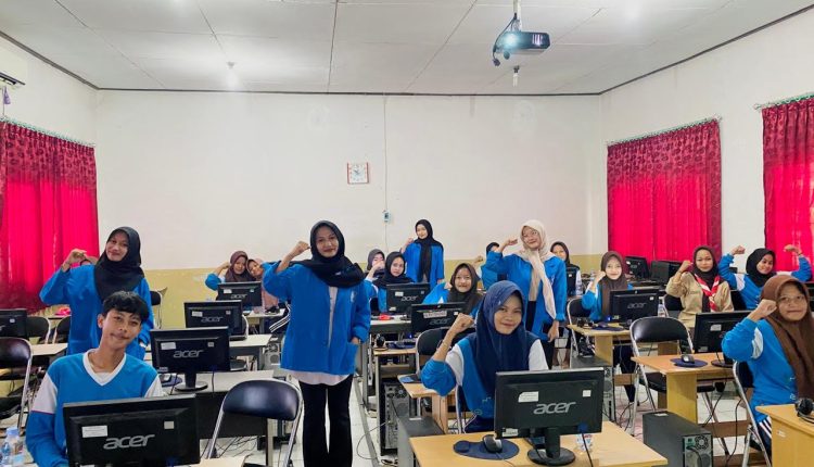 Mahasiswa UBSI Kampus Tegal Latih Siswa SMK Gunakan Power BI untuk Analisis Efektivitas Diskon dan Promosi