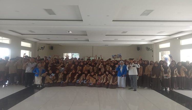 Workshop Digital Kreatif di SMK Al Aqsyar: Siswa Antusias Gali Potensi AI untuk Dunia Pendidikan dan Industri