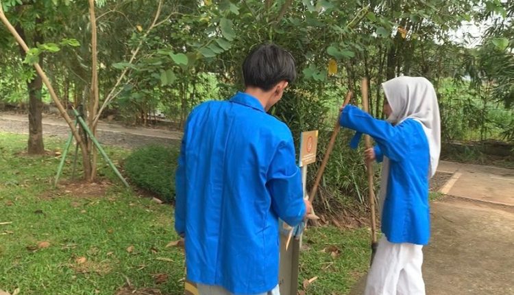 Mahasiswa UBSI Kampanyekan Cinta Tanah Air Lewat Aksi Bersih Taman