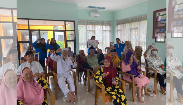 Mahasiswa Prodi Sistem Informasi UBSI Kampus Karawang Gelar Pengabdian Masyarakat di Layanan Rehabilitasi Sosial Lansia