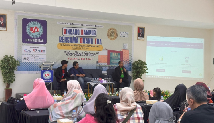 Mahasiswa baru UBSI Kampus Cibitung mengikuti kegiatan Bincang Kampus Bersama Orang Tua.