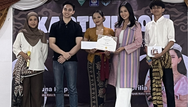 Foto bersama dalam acara peringatan Hari Kartini di UBSI Kampus Kalimalang yang mengangkat tema kesetaraan gender.